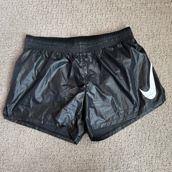 NWT Nike Women’s shorts - Picture 1 of 5